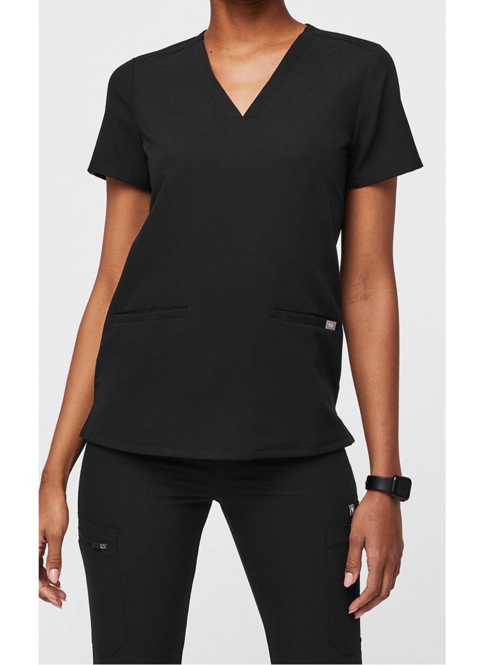 FIGS Women’s Casma Scrub Top - Black